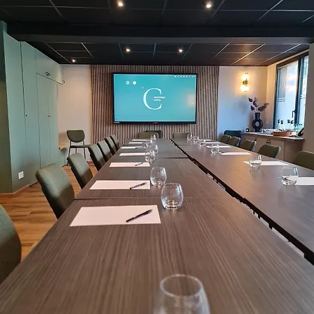 Le C - Boutique Нарбонна